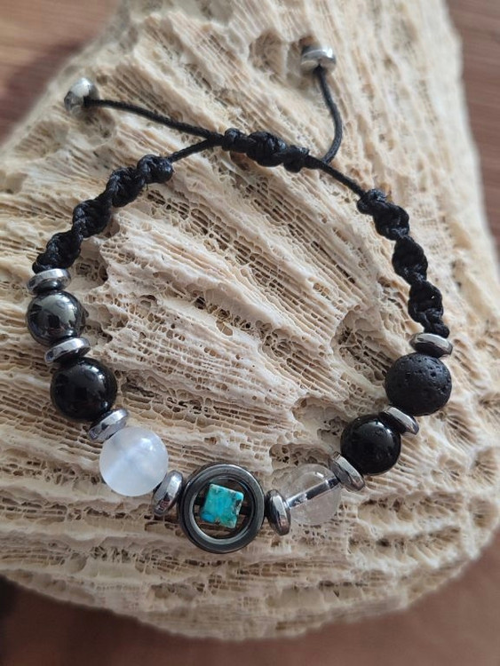 دستبند محافظت با مرکزیت حلقه حدید و فیروزه