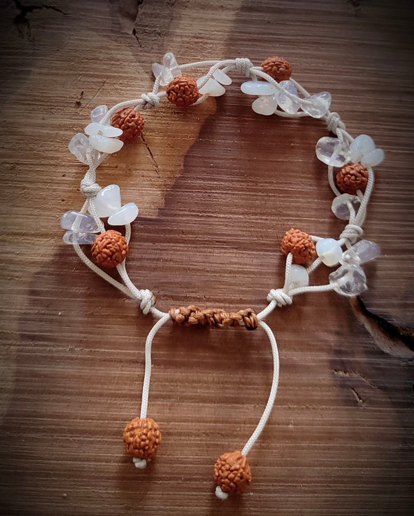 دستبند زنانه «جادوی زمین و آسمان»، سنگ اوپال و رودراکشا