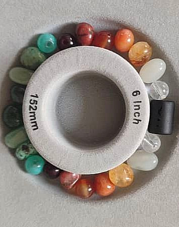 دستبند ماه تولد شهریور (مرز اسد و سنبله) ترکیبی از آتش اسد و خاک سنبله؛ دستبندی برای اعتمادبهنفس، آرامش، عشق و تعادل. همراهی انرژیایی برای متولدینی که هم شور خلاقیت دارند و هم نیاز به ثبات و آرامش.