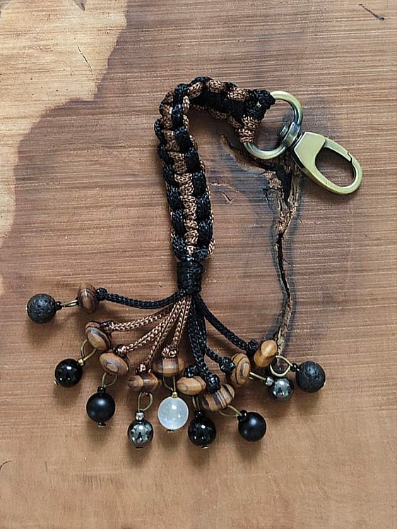 جاکلیدی دستساز با سنگهای انرژیبخش و محافظ ، برای محافظت از شما در خودرو و منزل و ایجاد آرامش، تمرکز و انرژی مثبت.