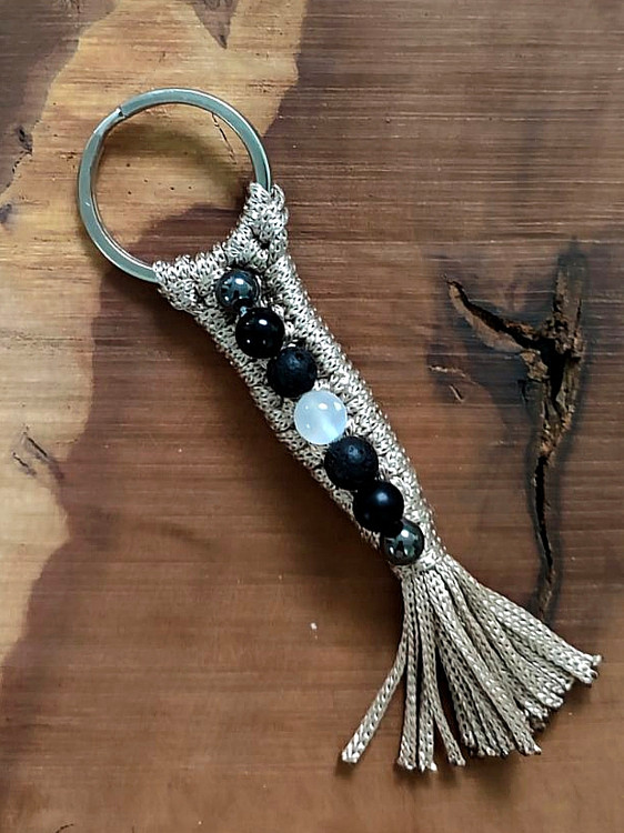 جاکلیدی دستساز با سنگهای انرژیبخش و محافظ ، برای محافظت از شما در خودرو و منزل و ایجاد آرامش، تمرکز و انرژی مثبت.
