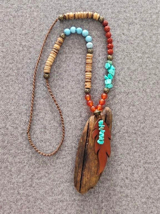 گردنبند «آرامش دریا و آتش» ترکیبی از انرژی آب و آتش است؛ هم آرامبخش است و هم محرک شجاعت. برای کسانی که به دنبال تعادل بین احساس و عمل هستند عالی است.