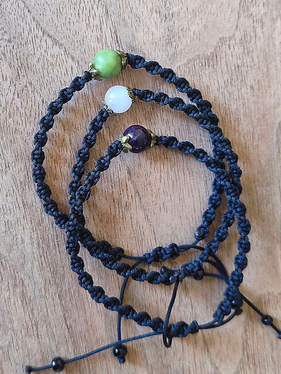 💫 کاربرد: این دستبند برای تقویت عشق، آرامش قلب و حکمت در تصمیمگیریهای زندگی مناسب است.