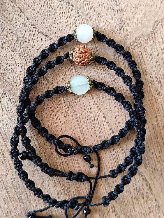 💫 کاربرد: این دستبند انرژی لطیف عشق و آرامش درونی را جاری میسازد.