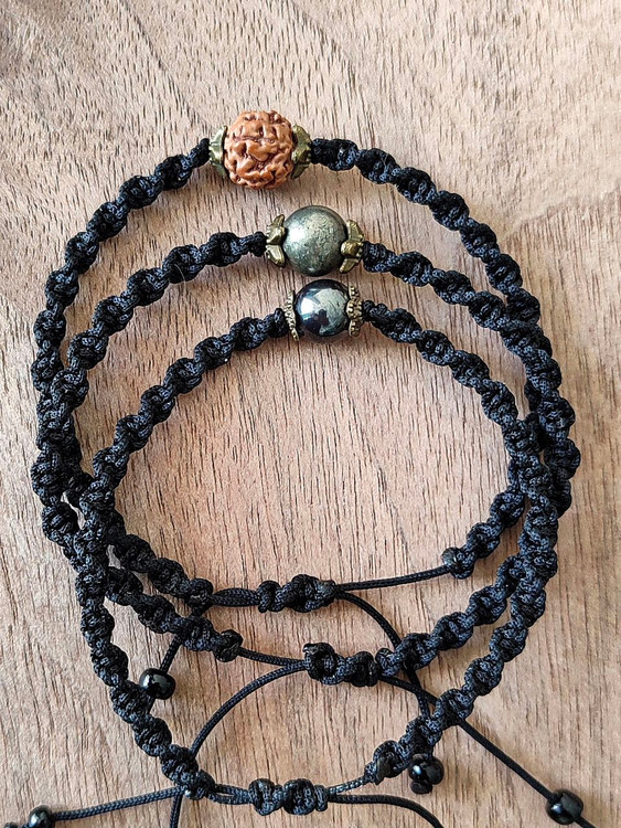 💫 کاربرد: این دستبند برای افزایش قدرت، ثبات و جذب فراوانی طراحی شده است.