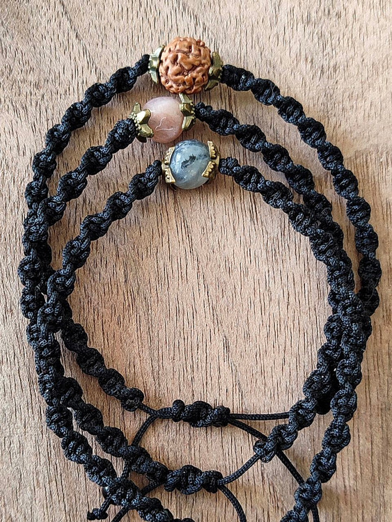 💫 کاربرد: این دستبند برای افزایش شهود، الهام و قدرت شخصی طراحی شده است.