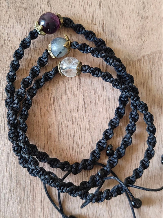 💫 کاربرد: این دستبند برای تقویت الهام، شهود و پاکسازی انرژی منفی طراحی شده است.