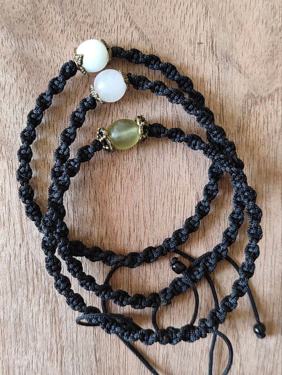 💫 کاربرد: این دستبند برای روشنایی ذهن، انرژی عشق و افزایش امید طراحی شده است.