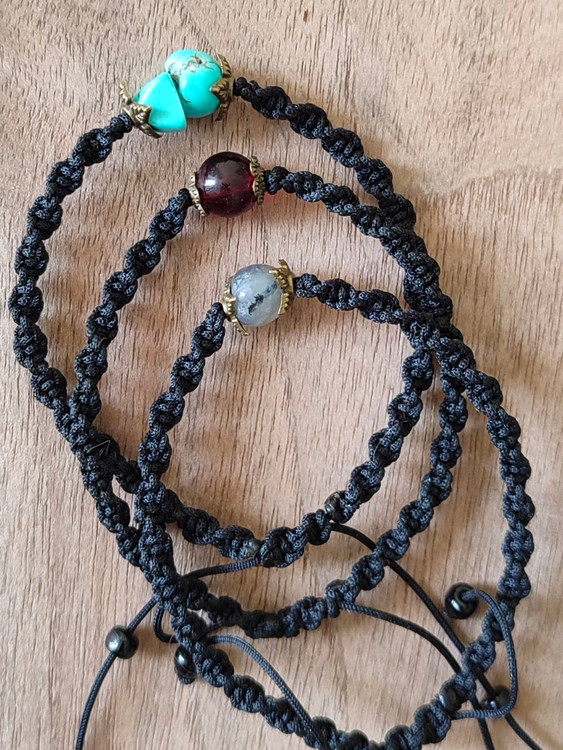 💫 کاربرد: این دستبند برای تقویت شجاعت، تعادل و الهام طراحی شده است.