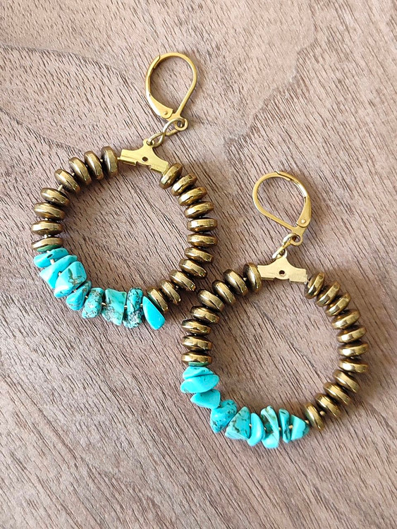 💫 کاربرد: «افق زرین» گوشوارهای است که تعادل را میان آرامش درونی و قدرت بیرونی برقرار میکند.