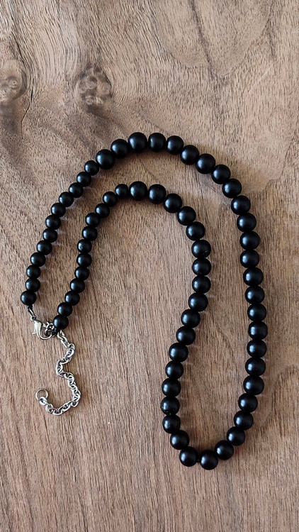 💫 کاربرد: «گردنبند شبگرد» همچون شب تاریک اما امن، انرژی محافظتی و تعادل درونی را به همراه دارد. این گردنبند مناسب افرادی است که به دنبال قدرت، تمرکز و آرامش ذهنی در زندگی روزمره هستند.