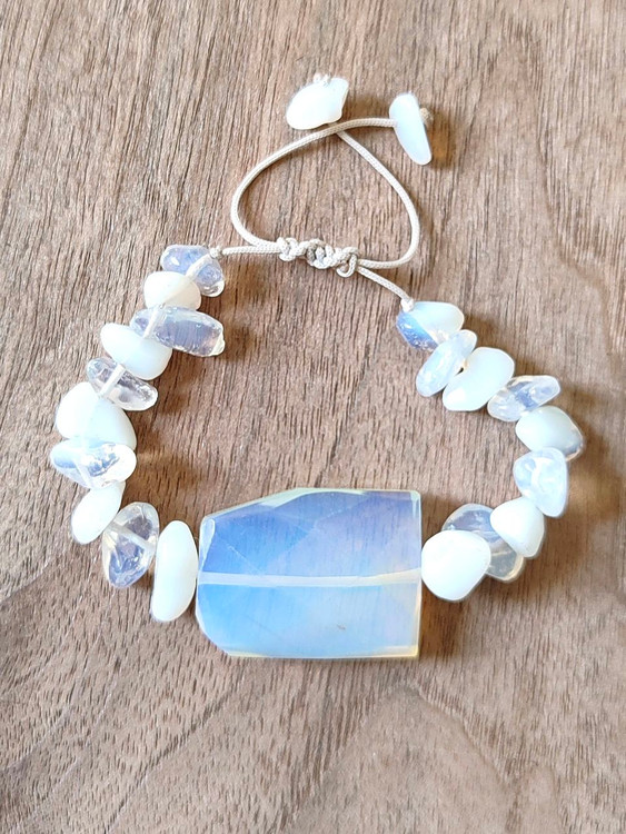 💫 کاربرد: ارتباط با شهود و انرژی درونی؛ آرامش و الهام روزمره.